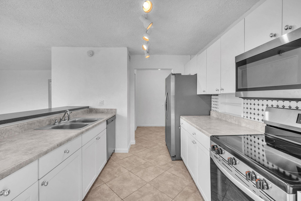 3100 N Pine Island Road - Photo 4
