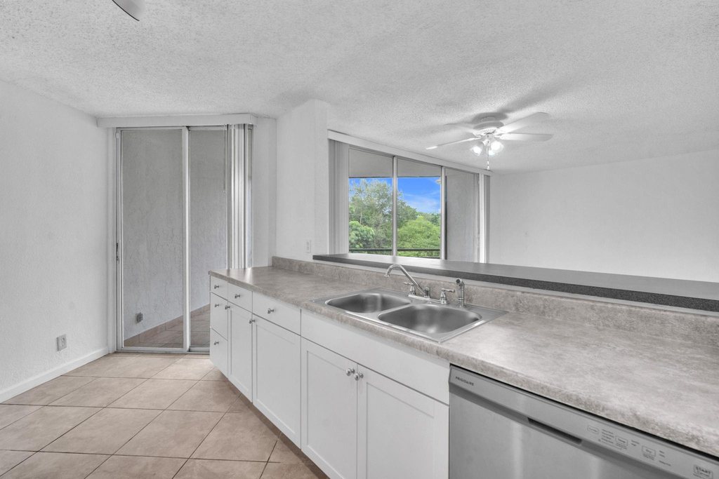 3100 N Pine Island Road - Photo 3