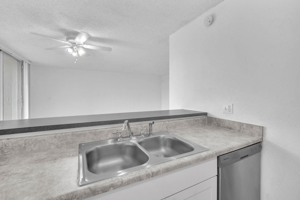 3100 N Pine Island Road - Photo 5