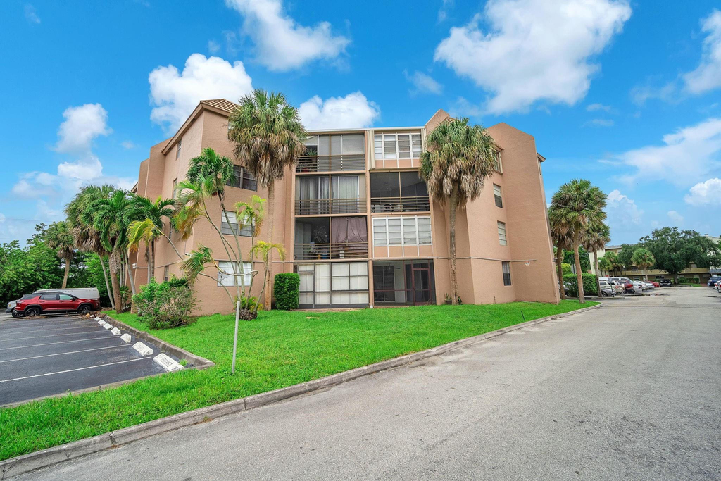 3100 N Pine Island Road - Photo 23