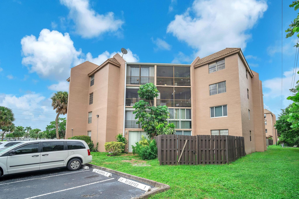 3100 N Pine Island Road - Photo 1