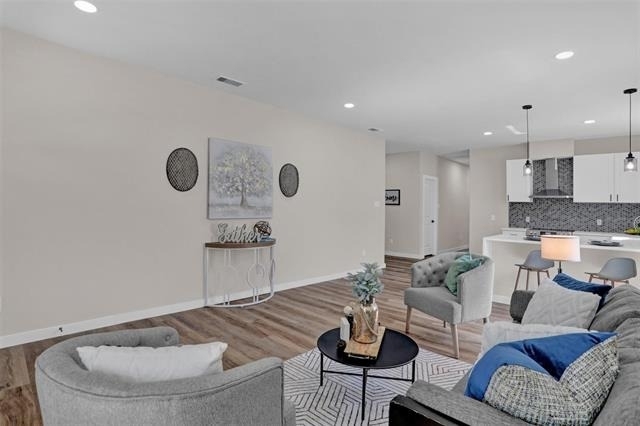 705 E Hanna Street - Photo 2