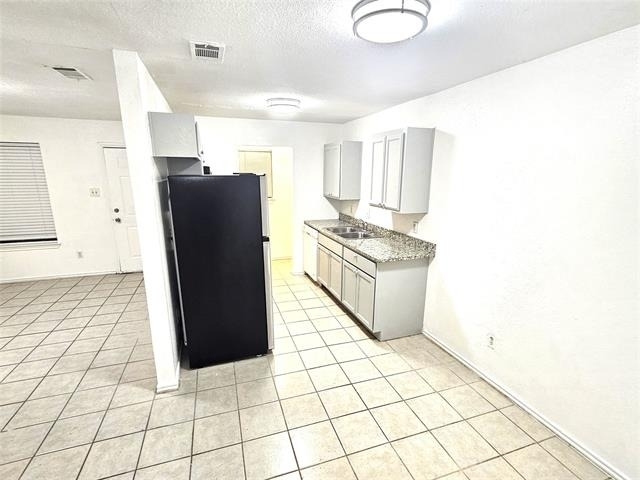 2839 Ave J - Photo 4