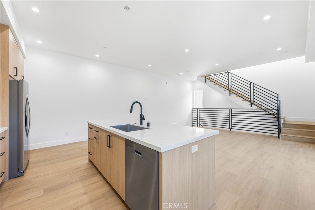 6556 Balboa Boulevard - Photo 5