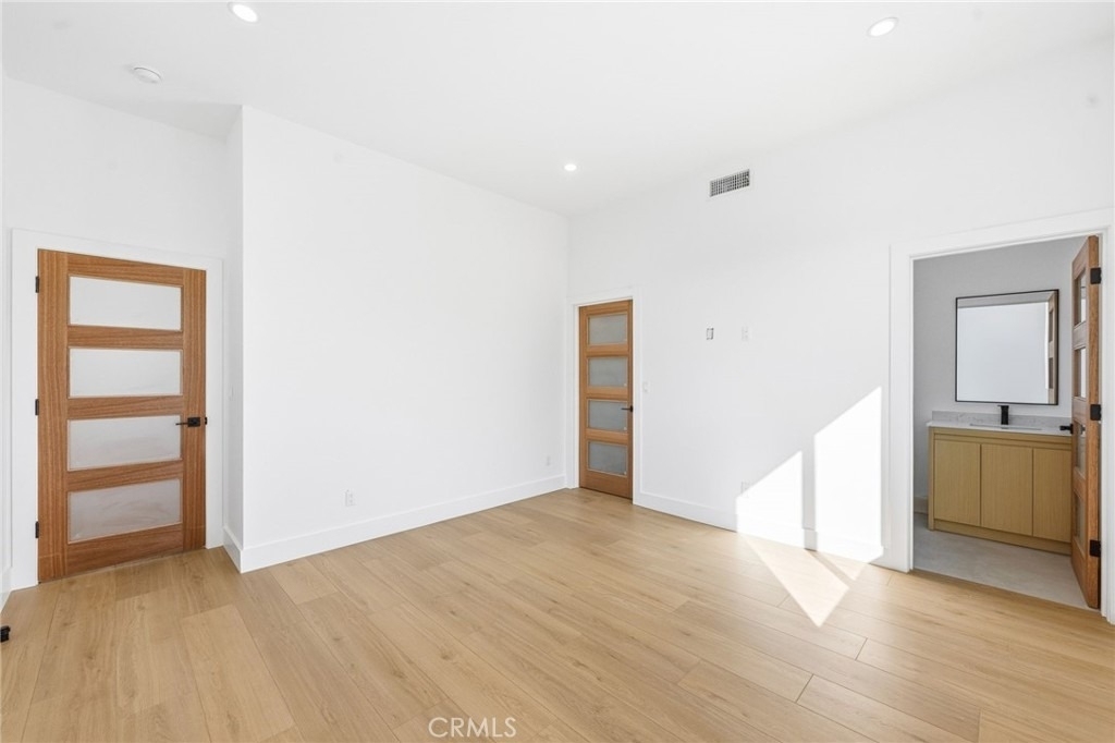 6556 Balboa Boulevard - Photo 6