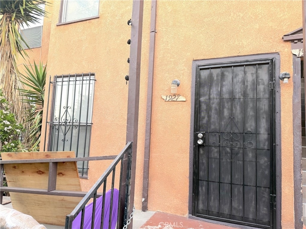 1925 1/2 W 35th - Photo 2
