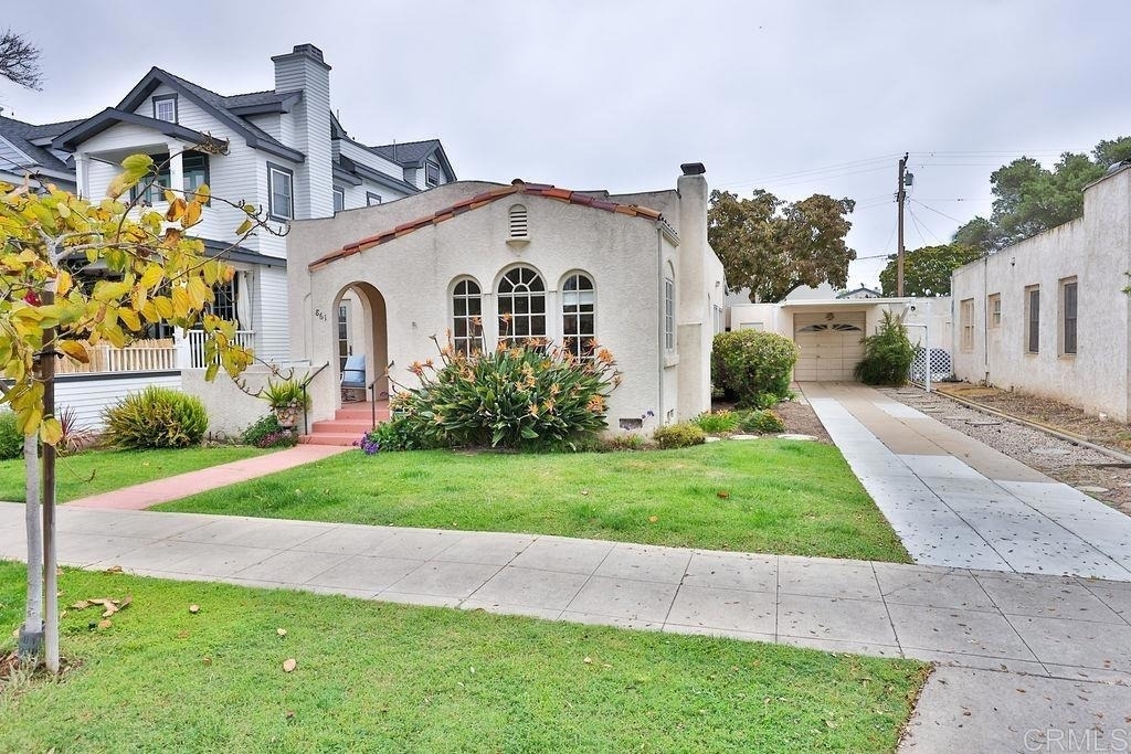 861 G Avenue - Photo 0