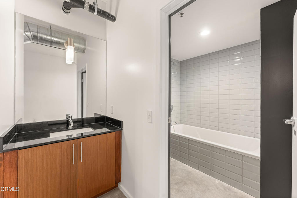 530 S Hewitt Street - Photo 43