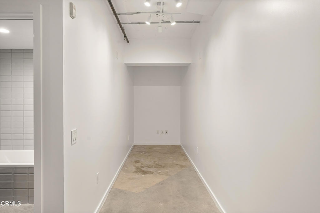 530 S Hewitt Street - Photo 40