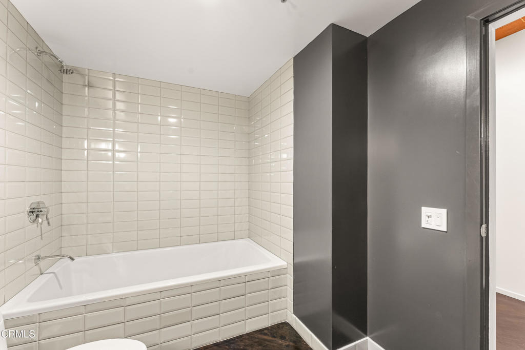 530 S Hewitt Street - Photo 6