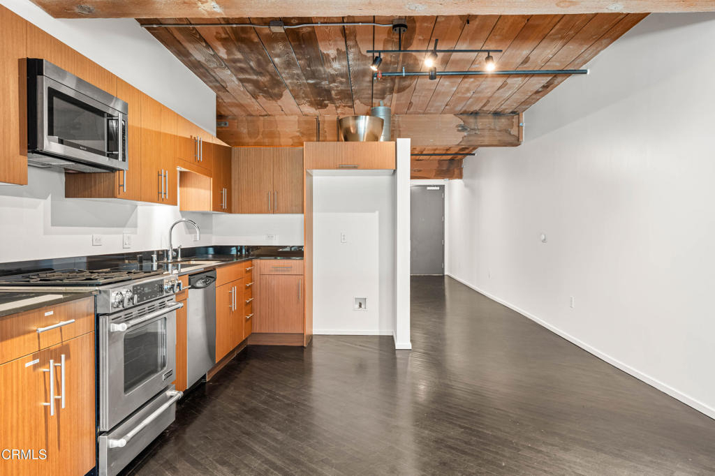 530 S Hewitt Street - Photo 9