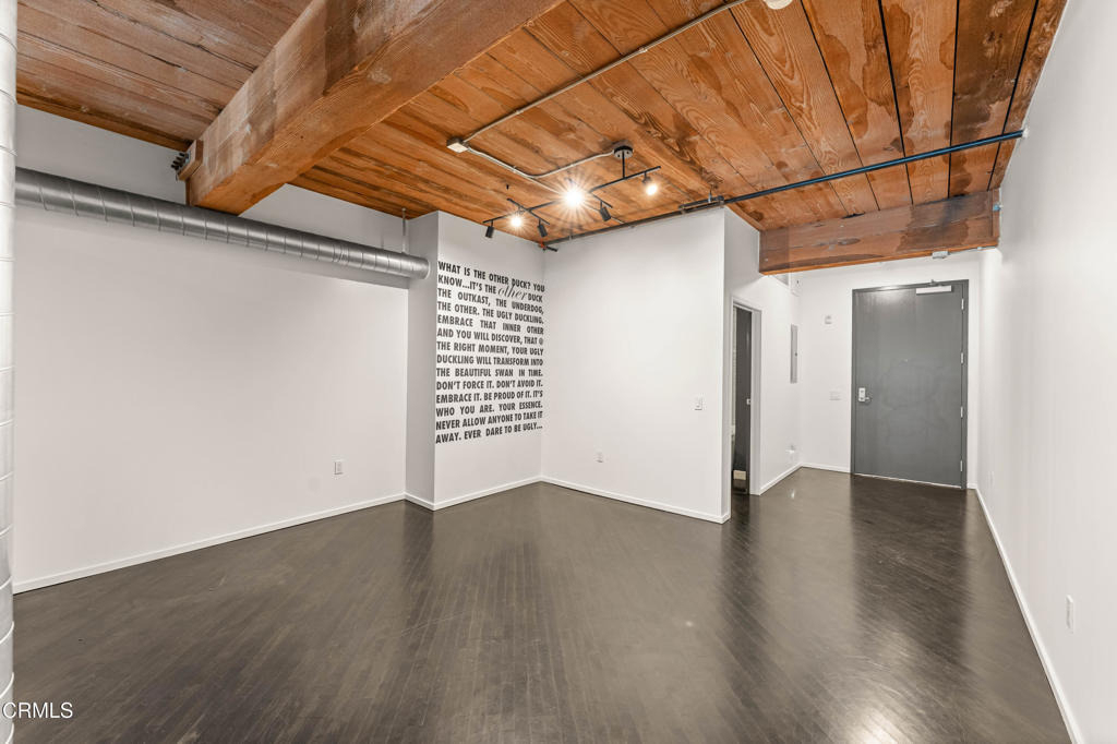 530 S Hewitt Street - Photo 5