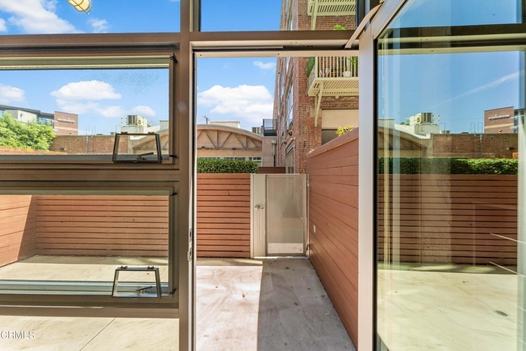 530 S Hewitt Street - Photo 23