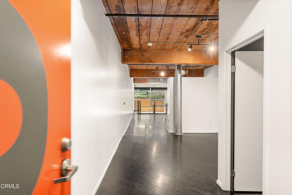 530 S Hewitt Street - Photo 1