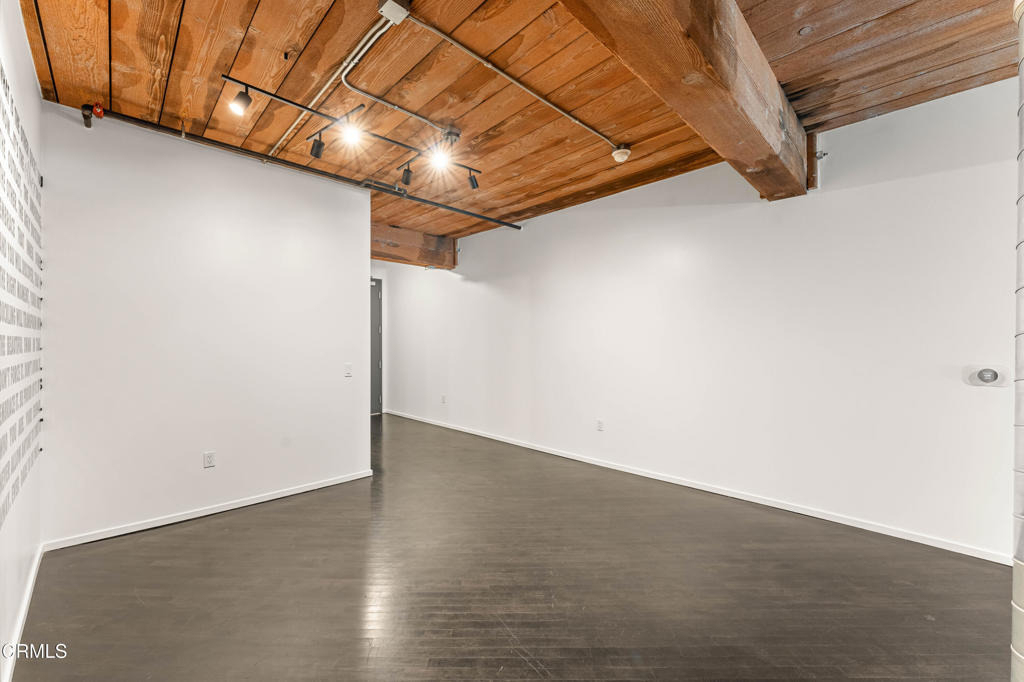 530 S Hewitt Street - Photo 4