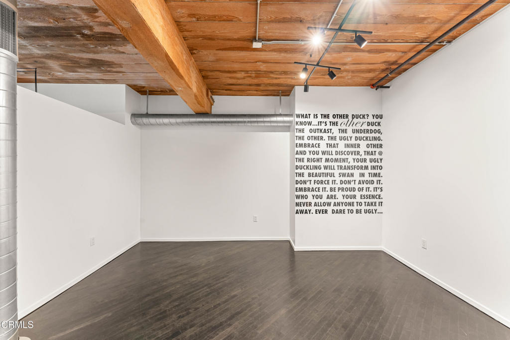 530 S Hewitt Street - Photo 3