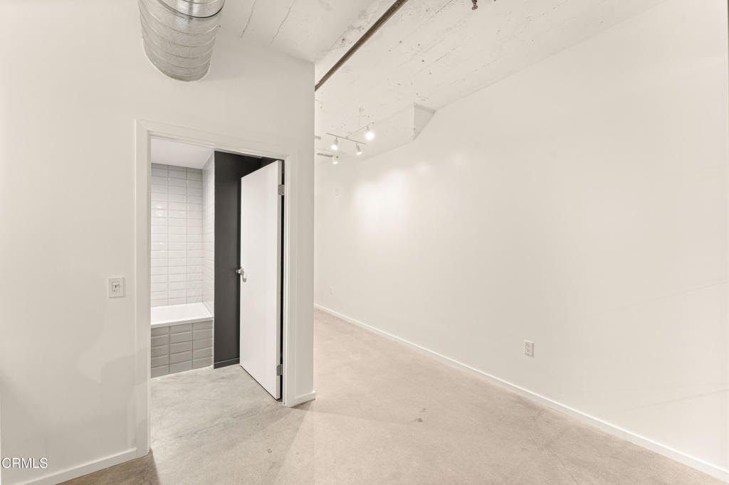 530 S Hewitt Street - Photo 37