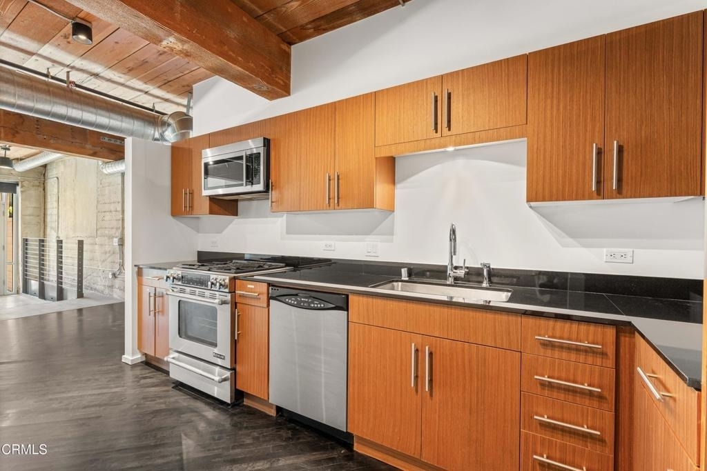 530 S Hewitt Street - Photo 11