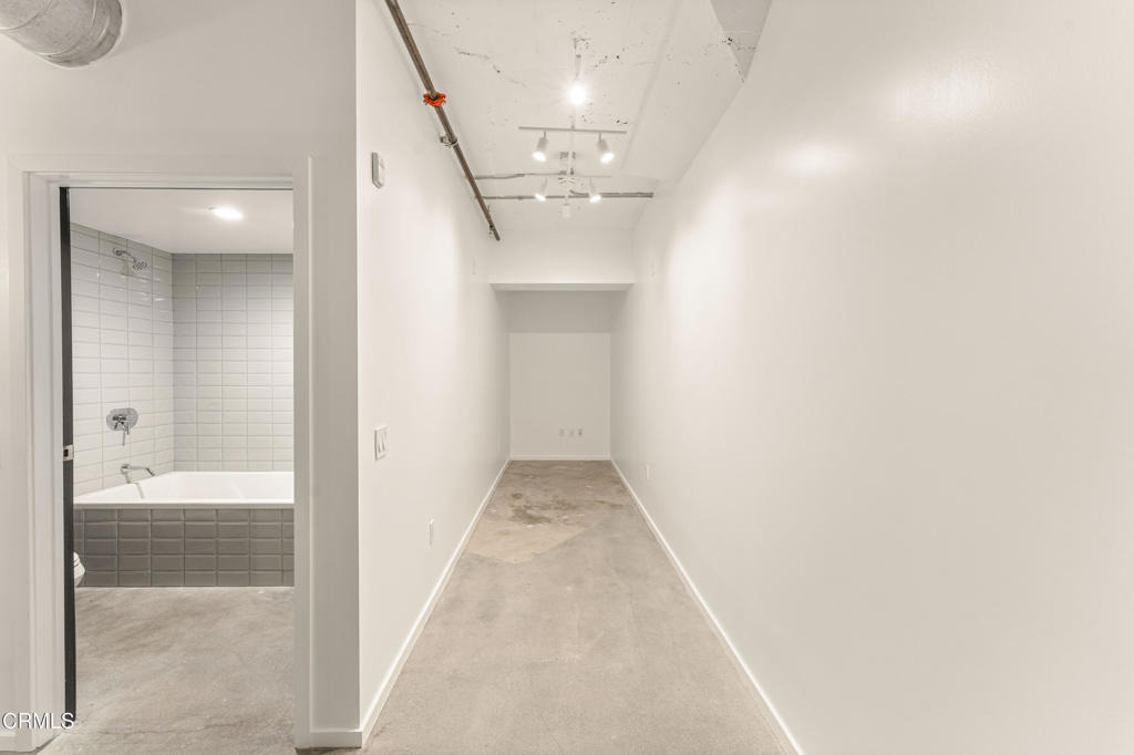 530 S Hewitt Street - Photo 41