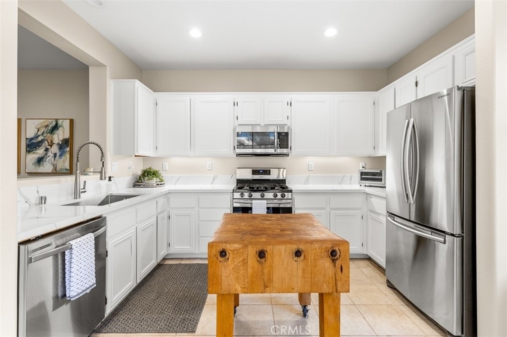 638 Sumner - Photo 2