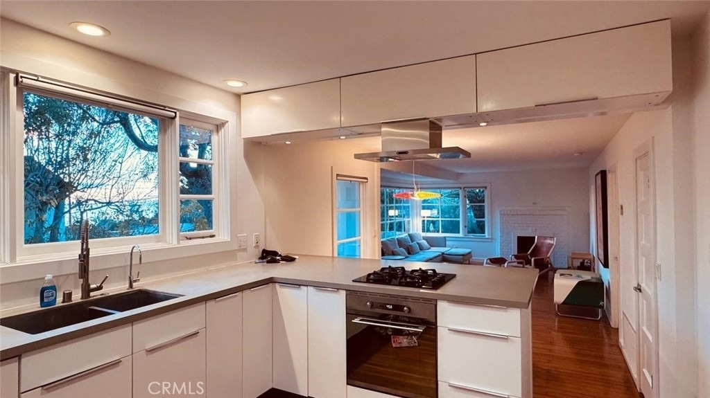 645 Thalia Street - Photo 2