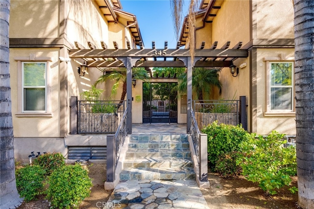 345 W Loraine Street - Photo 1