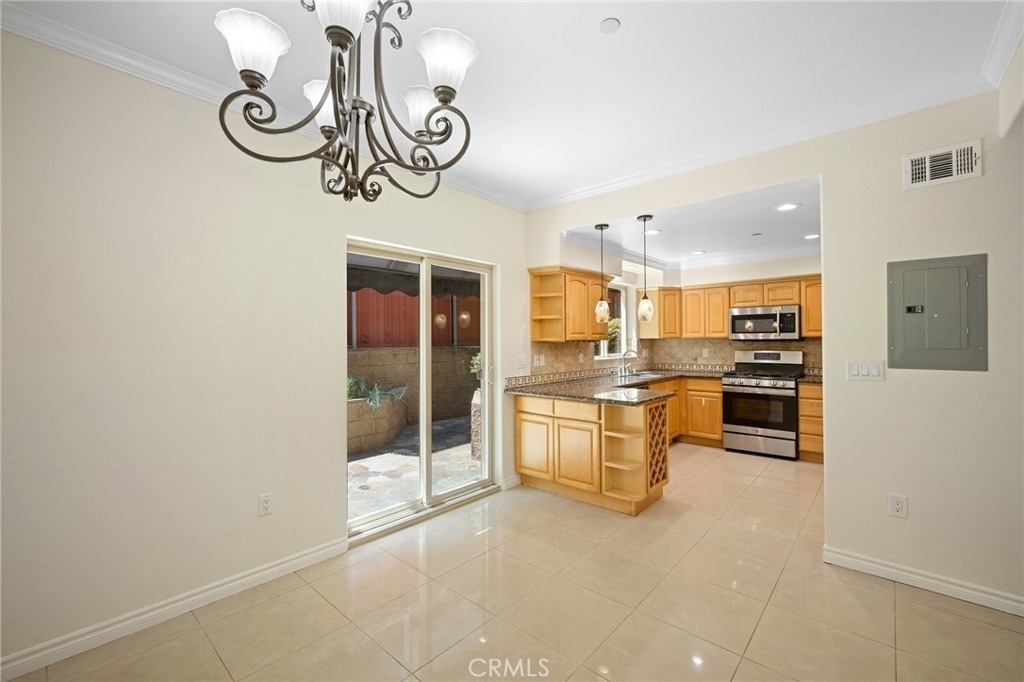 345 W Loraine Street - Photo 10