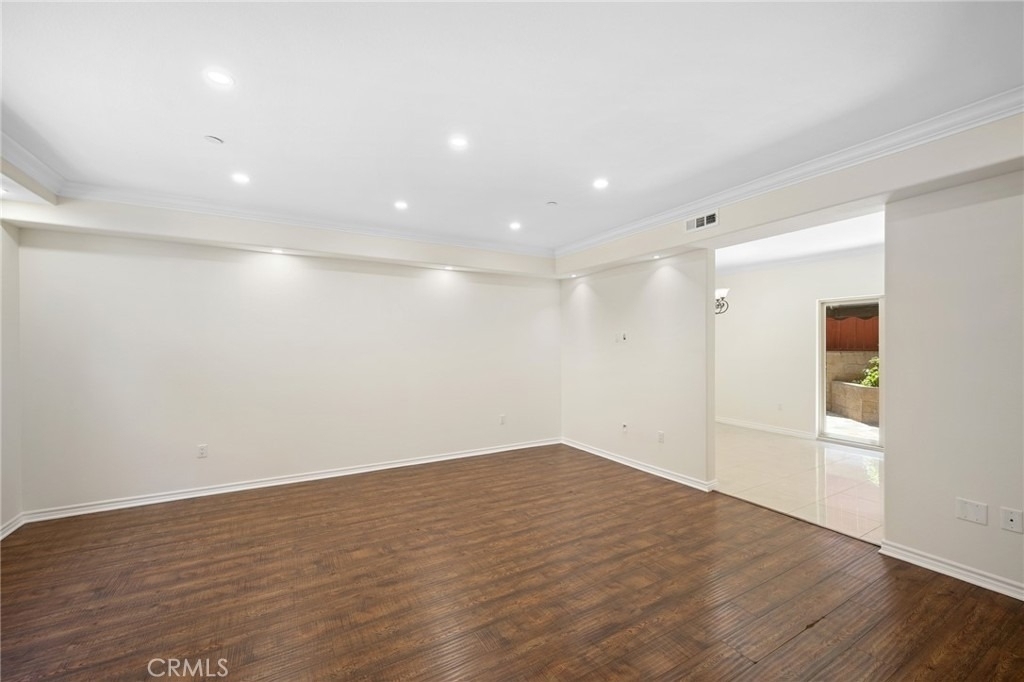 345 W Loraine Street - Photo 5