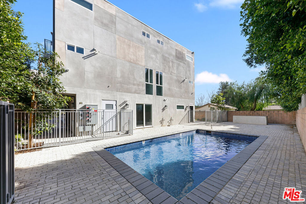 15106 Roxford St, - Photo 3