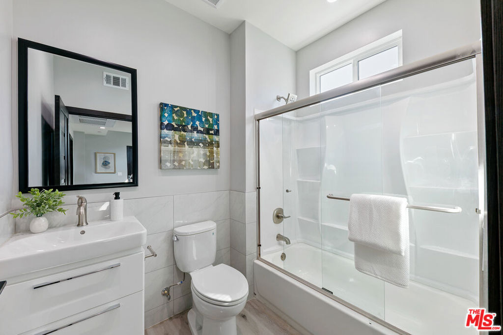 15106 Roxford St, - Photo 15