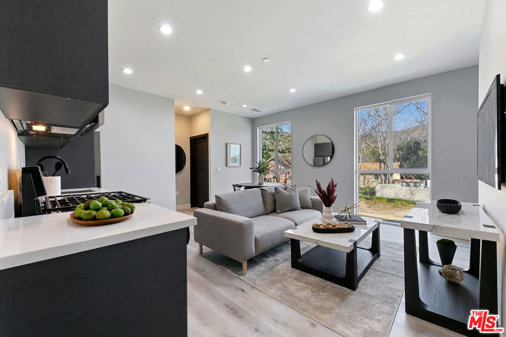 15106 Roxford St, - Photo 5