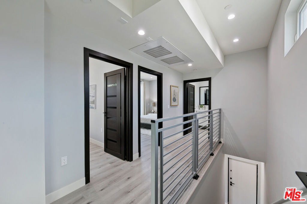 15106 Roxford St, - Photo 11