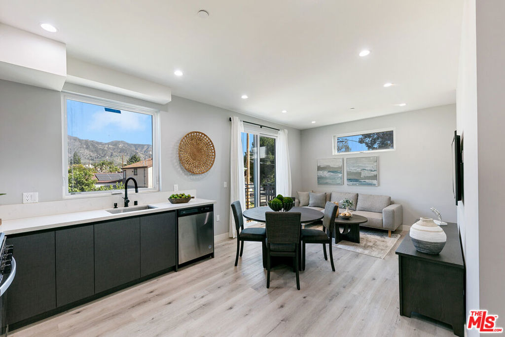 15106 Roxford St - Photo 4