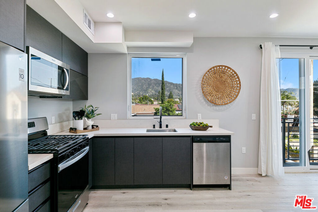 15106 Roxford St - Photo 5