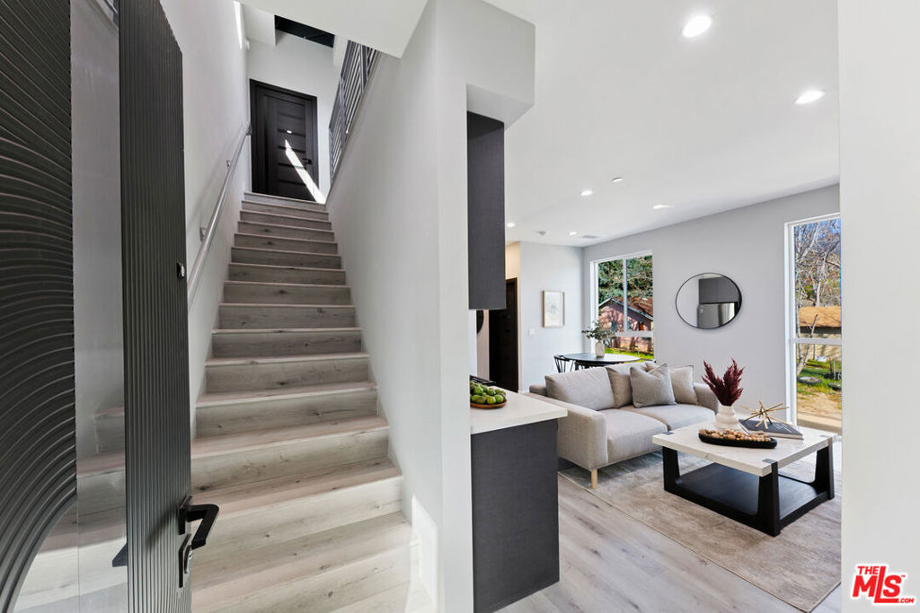 15106 Roxford St - Photo 1