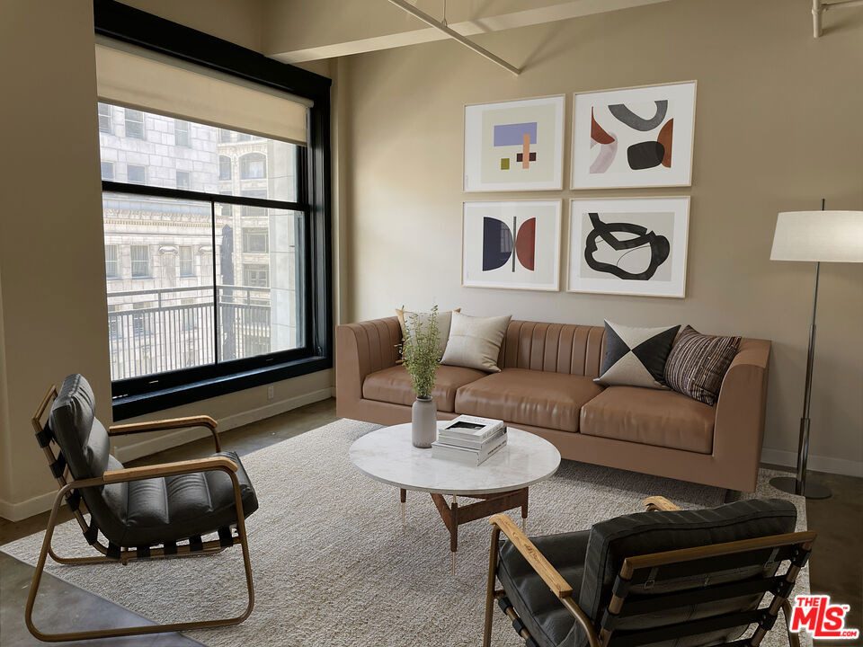 315 W 5th Street - Photo 0