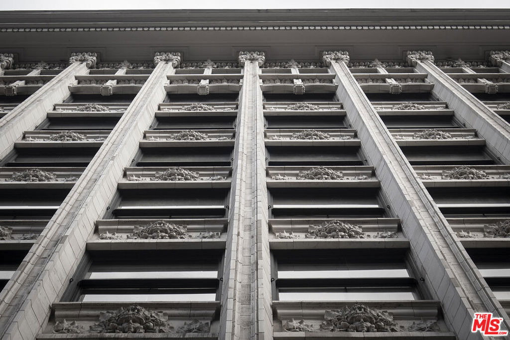 315 W 5th Street - Photo 6