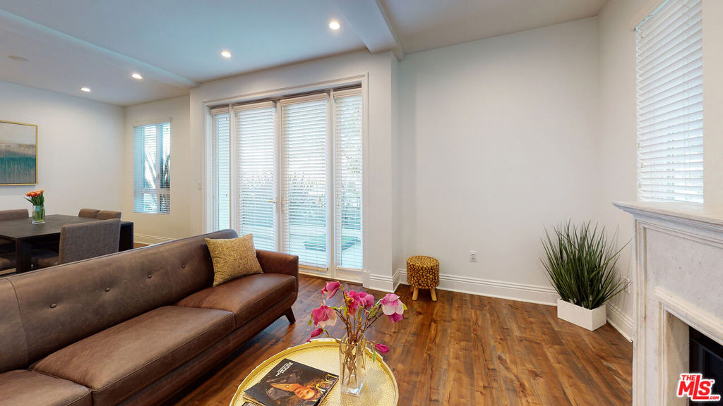 907 S Shenandoah Street - Photo 2
