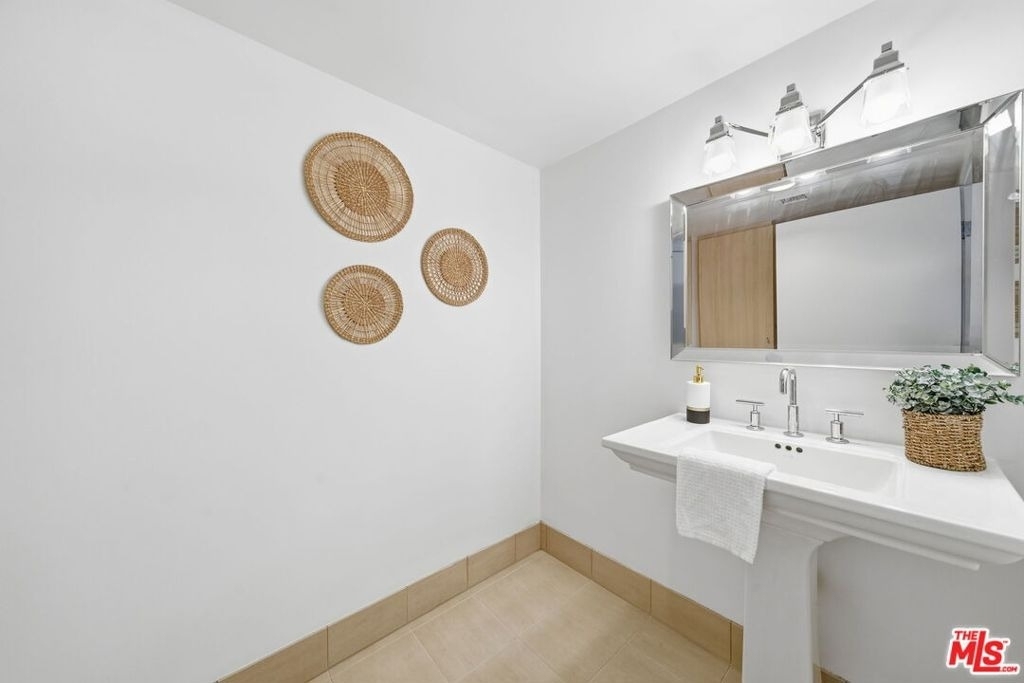 13650 Marina Pointe Drive - Photo 18