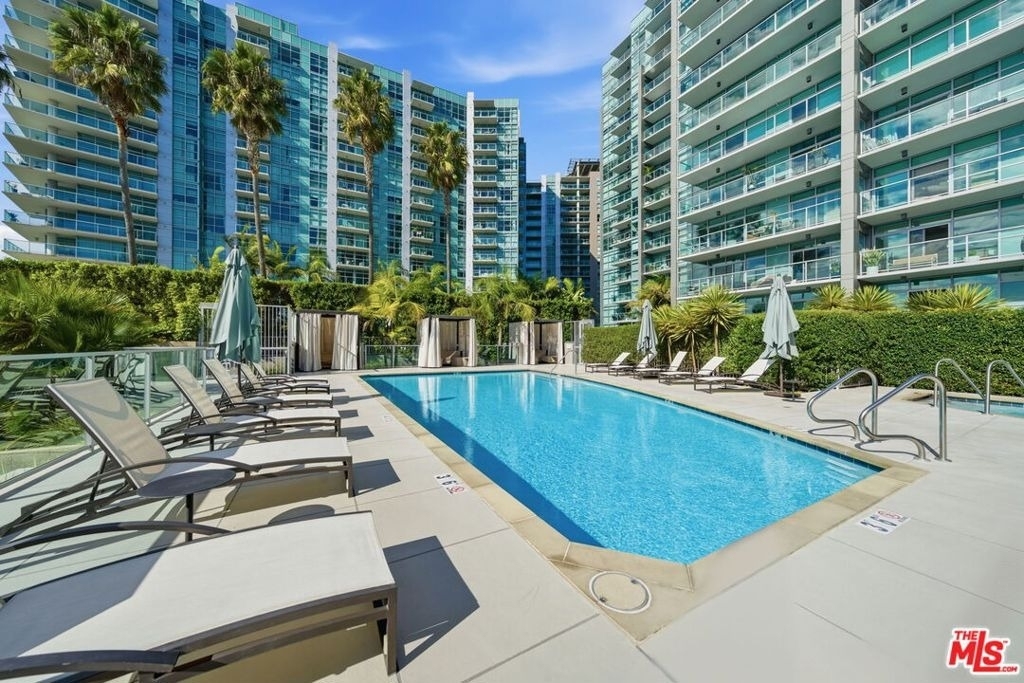 13650 Marina Pointe Drive - Photo 57