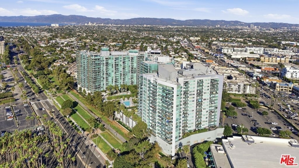 13650 Marina Pointe Drive - Photo 73
