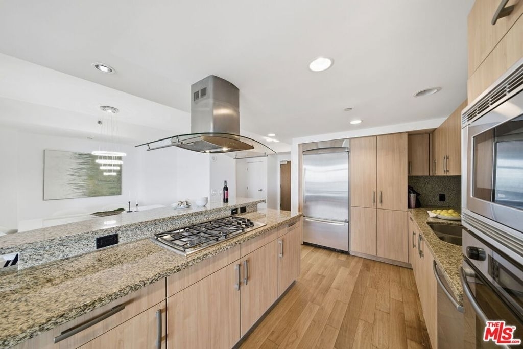 13650 Marina Pointe Drive - Photo 14