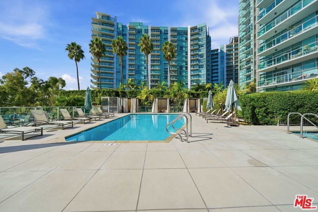 13650 Marina Pointe Drive - Photo 59