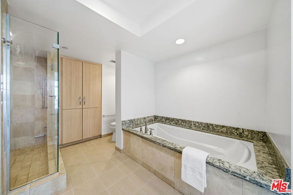 13650 Marina Pointe Drive - Photo 34