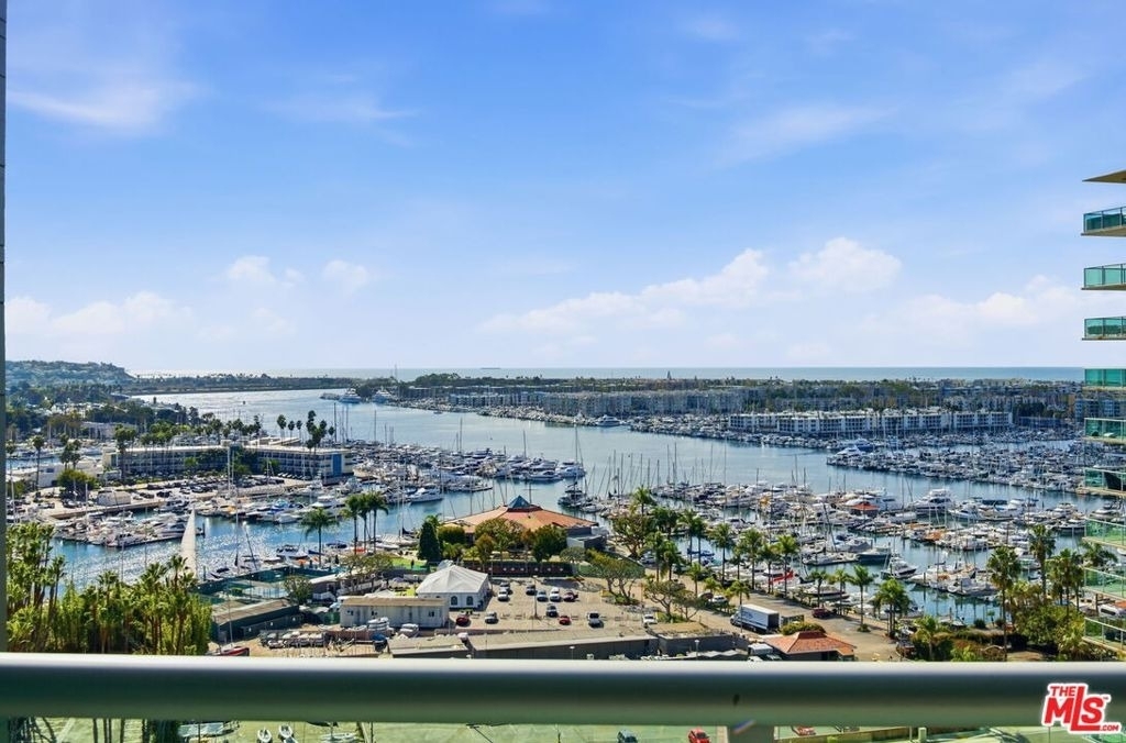 13650 Marina Pointe Drive - Photo 44