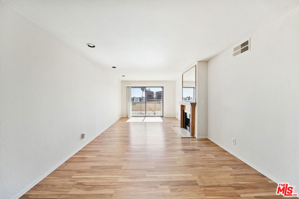 1519 N Martel Avenue - Photo 4