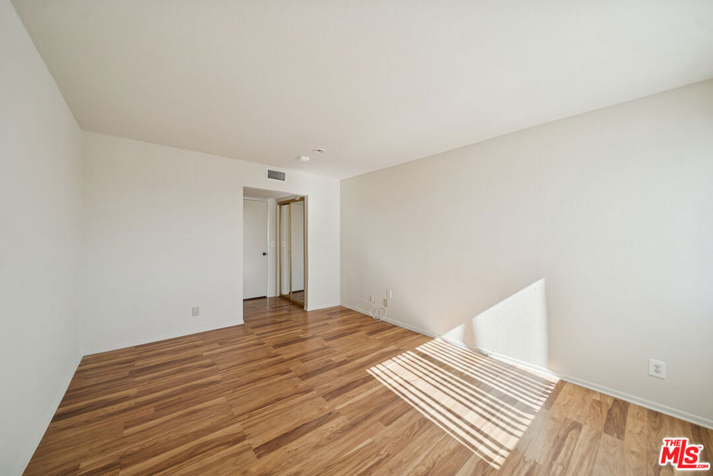 1519 N Martel Avenue - Photo 12