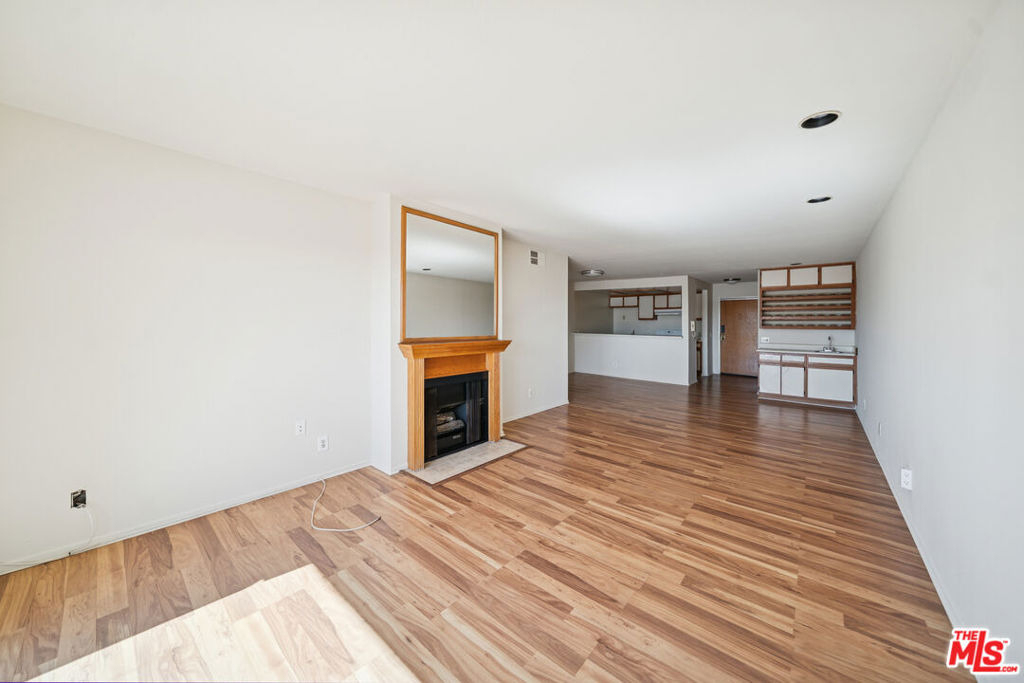 1519 N Martel Avenue - Photo 5