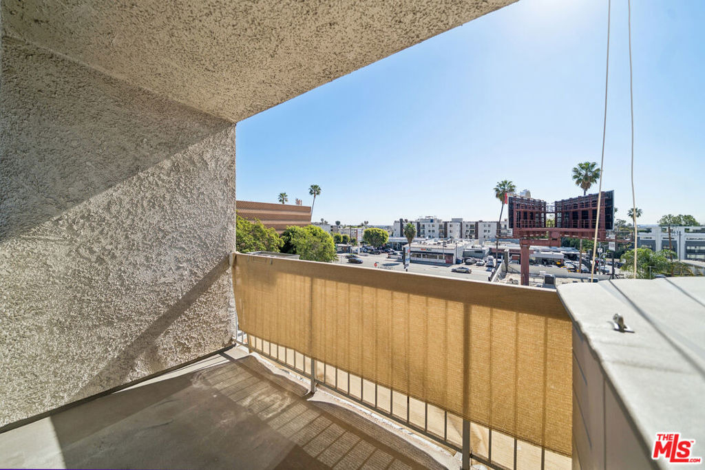 1519 N Martel Avenue - Photo 6