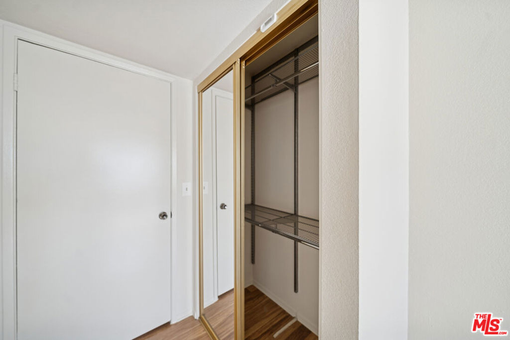1519 N Martel Avenue - Photo 13